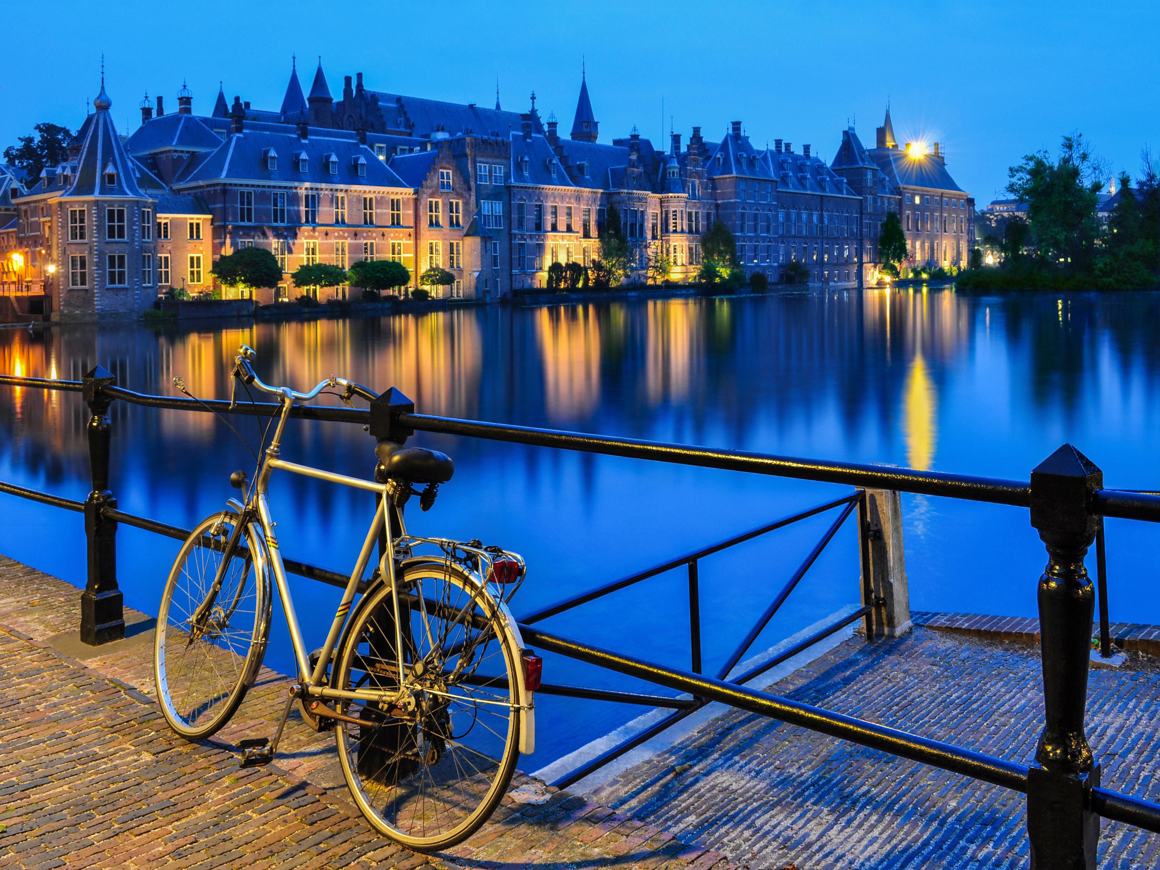 Explore the Hague on two wheels with convenient bike rentals available at voco The Hague. Perfect for discovering the city’s attractions, scenic spots, and nearby areas at your own pace, biking offers a fun and eco-friendly way to experience the local culture.