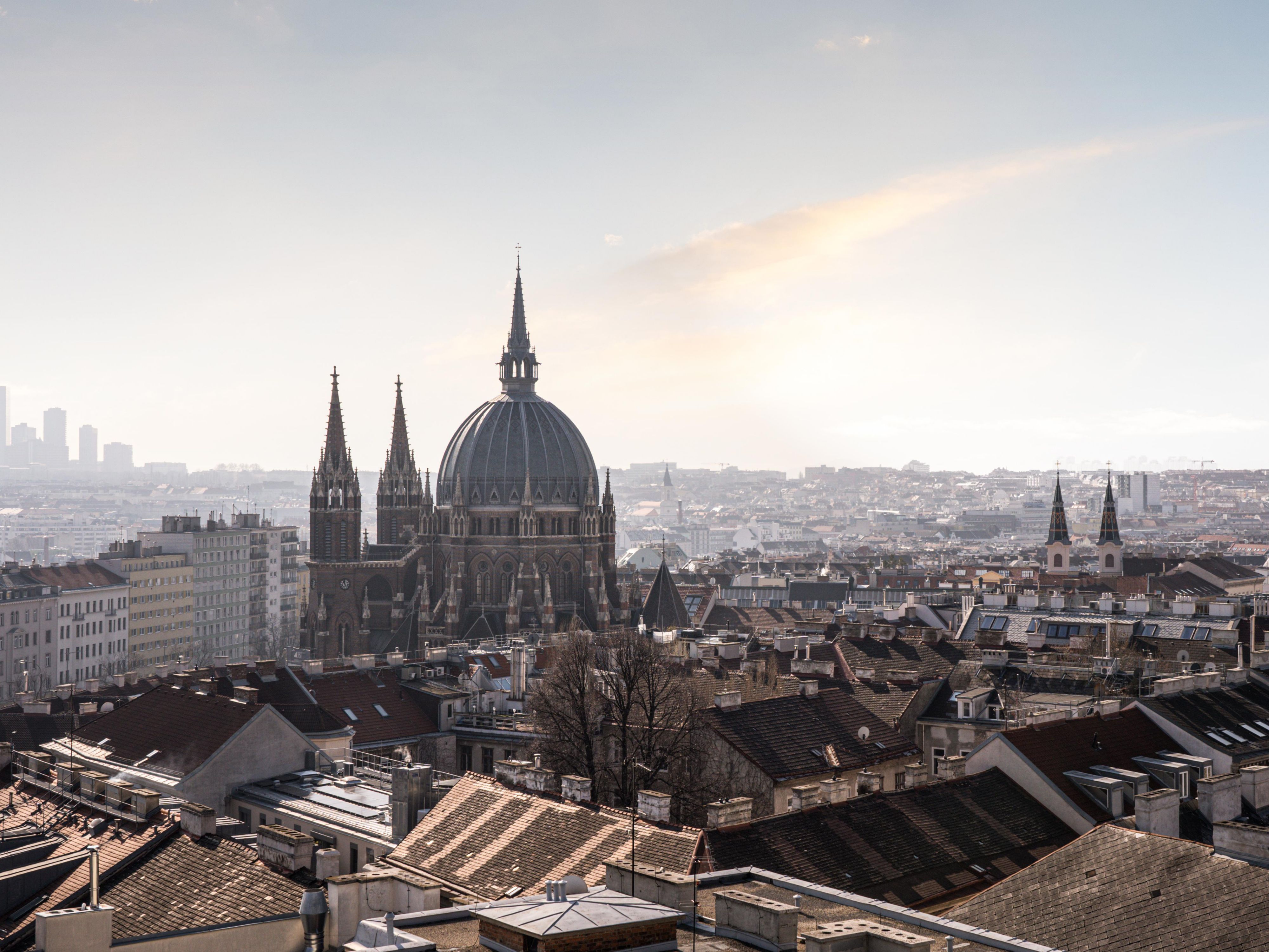 Located in the 2nd district, Leopoldstadt, voco™ Vienna Prater is ideal for business and leisure stays in Vienna. The hotel is close to the subway station ‚Vorgartenstraße‘ which is four stops away from ‘Stephansplatz’, to many famous attractions and beloved sights, the Vienna International Centre and the Messe Wien Exhibition & Congress Center.