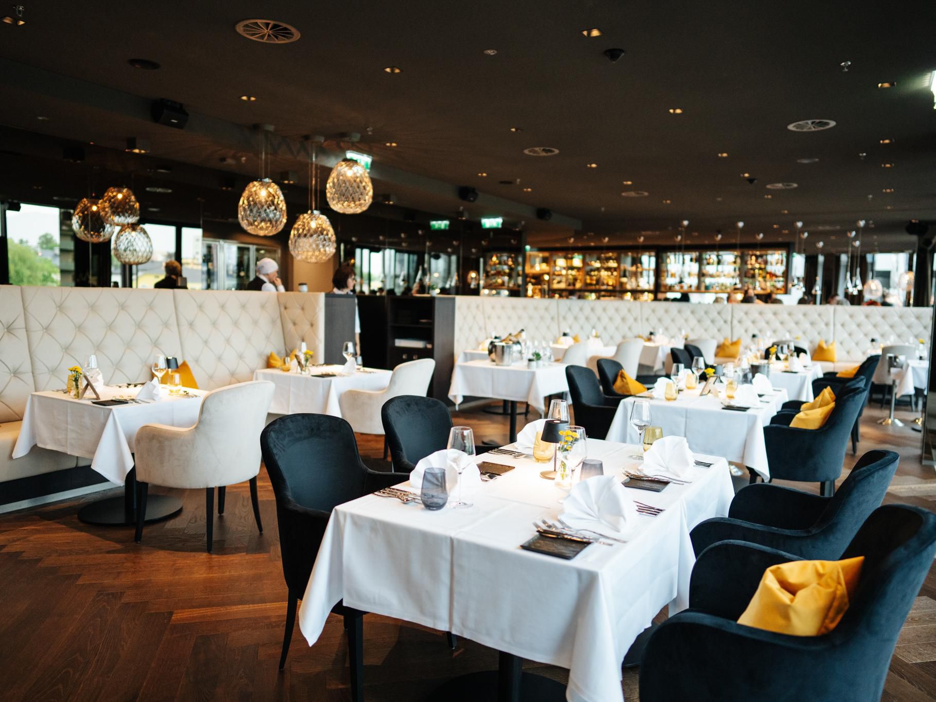 Mediterranean delicacies blend with regional flair in the LAGANA restaurant. Under the direction of head chef Thomas Mayerl, the restaurant has been awarded toques from gault&millau. Centrally located in Villach on the picturesque River Drau, the recently renovated restaurant offers an appealing ambience.