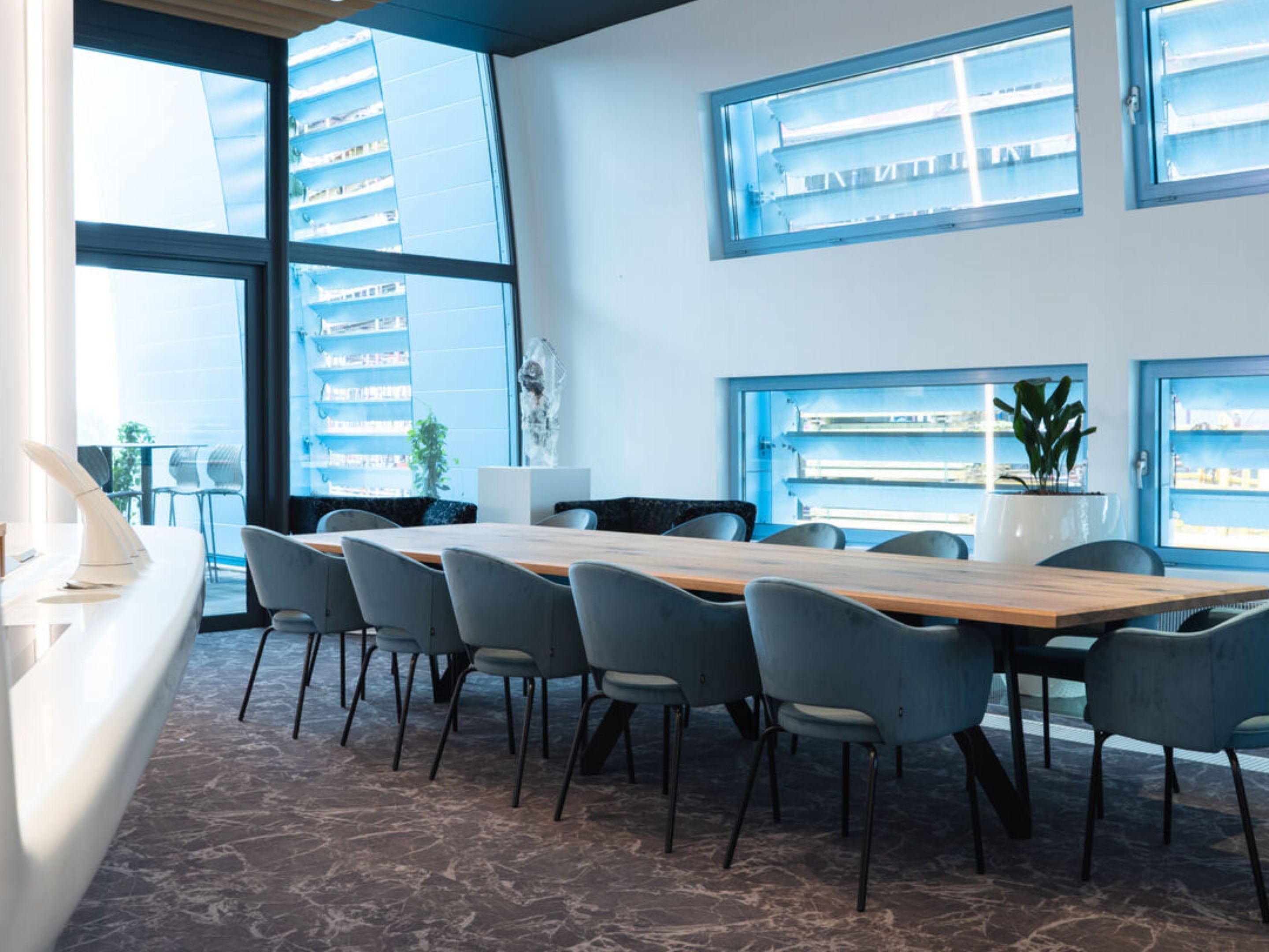 Discover the epitome of modern business elegance at voco Brussels City North located at the new Living Tomorrow Innovation Campus. Our hotel is more than just a place to stay; it's a dynamic hub for meetings and events that seamlessly blends style, functionality, and innovation.  Explore our facilities.
