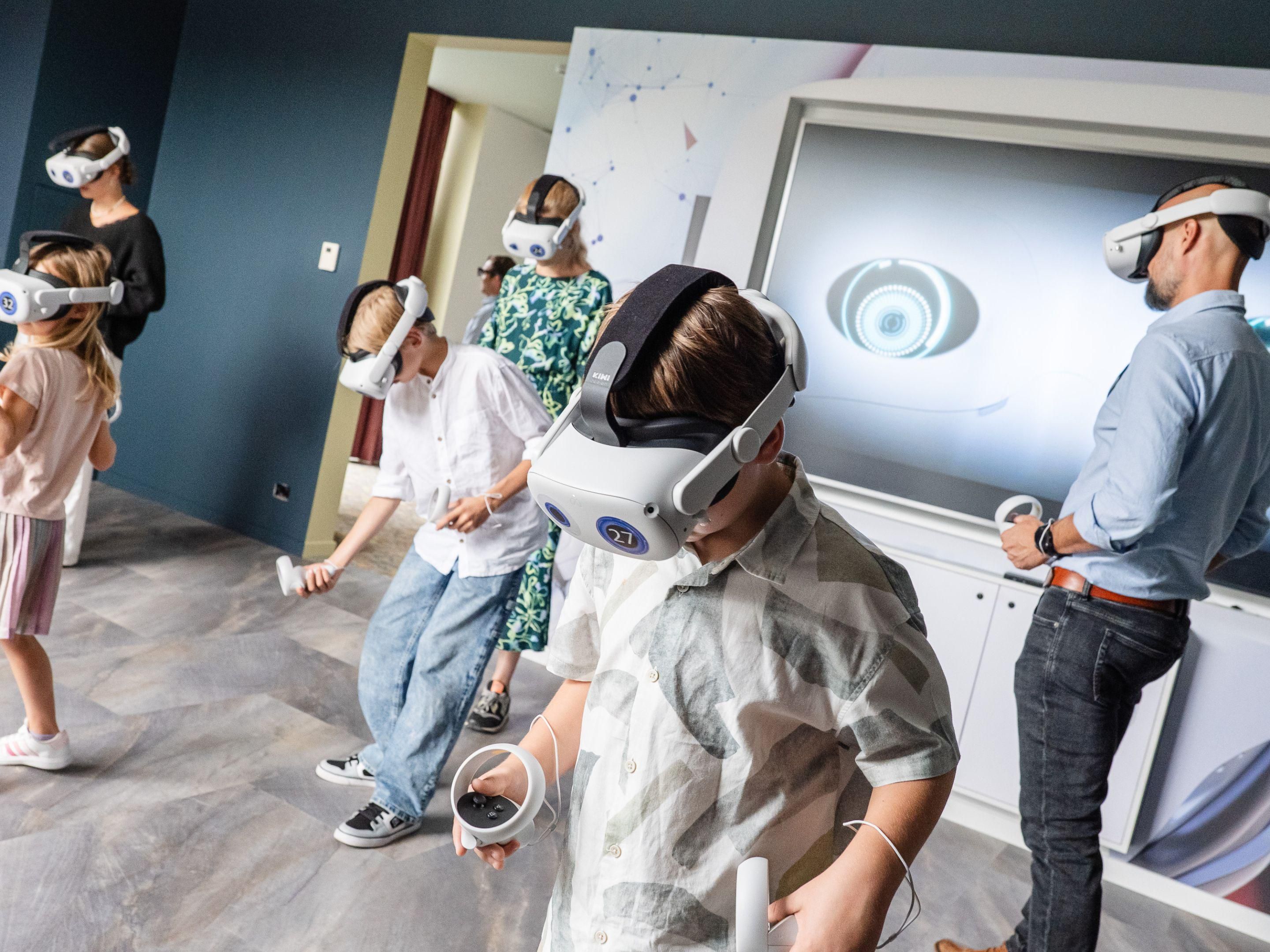 The world in the year 2030 and beyond: what will it look like? The way we work, the way we live or the way we transport ourselves. Living Tomorrow sees no question marks but a canvas to paint with dreams and visions of the future. That canvas is the new Digital Experience Center in Living Tomorrow's Innovation Campus. Book the tour now to discover.